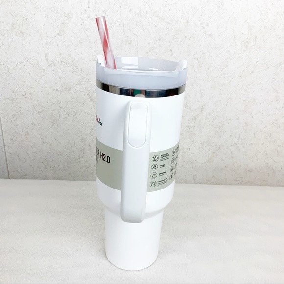 Stanley Limited Edition Holiday Mistletoe Twist Quencher 40 Oz White Peppermint - Picture 5 of 10